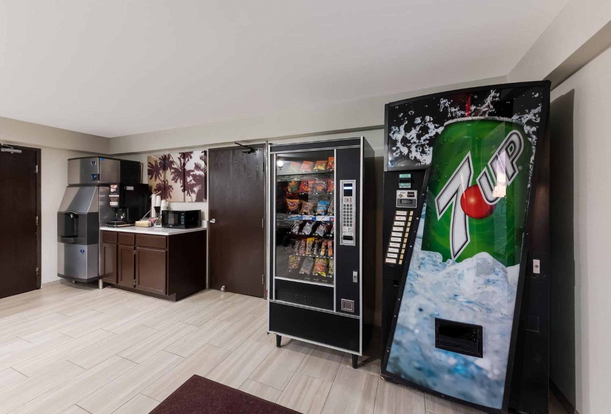 Red Roof Inn Мансфийлд Екстериор снимка